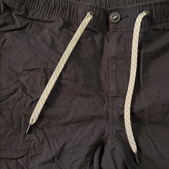 Vuori men’s Casual gray Drawstring Shorts - large - elastic waist - Picture 2 of 6